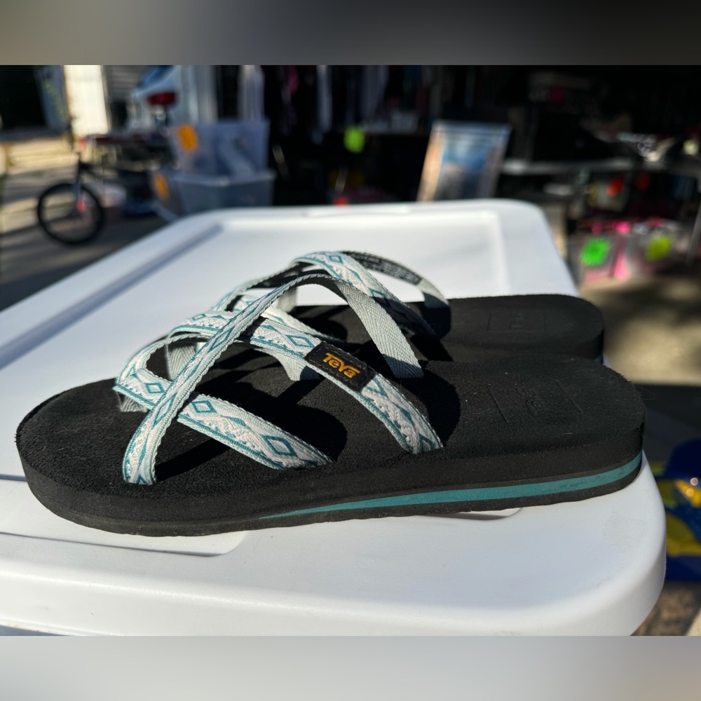 Teva Black Footbed Slide Sandals with Aqua Patterned Straps size 7 EUC